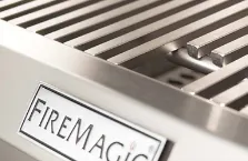 Detailaufnahme des Grillrosts eines FireMagic Grills